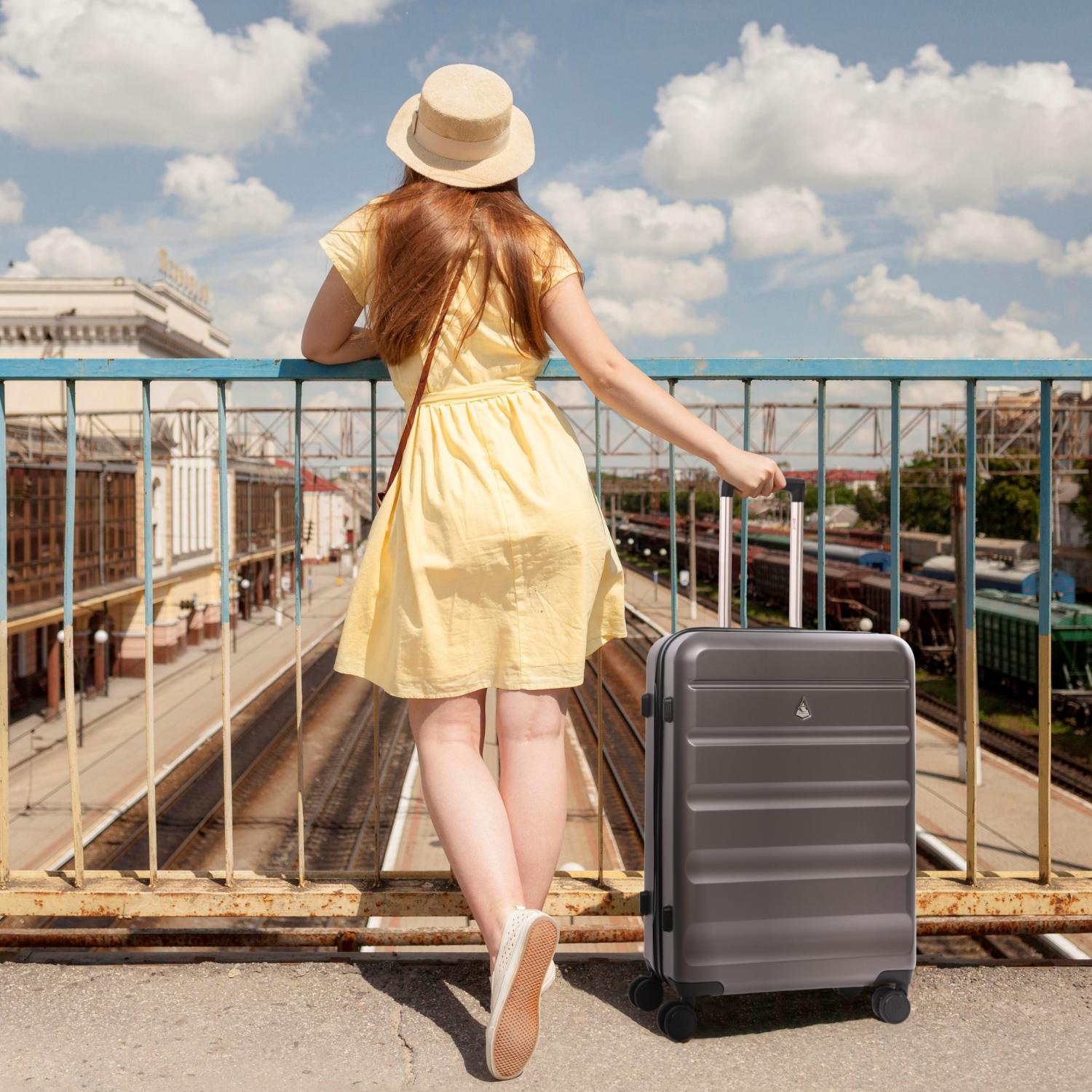 Aerolite 24” Medium 67L ABS Check-In Suitcase – Lightweight Hard Shell Luggage with 4 dual Spinner Wheels, TSA Lock & Organised Interior – Charcoal